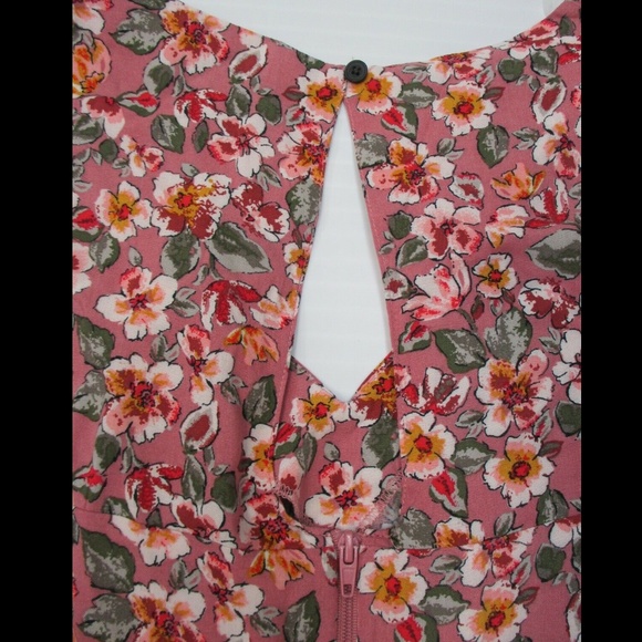 Pink Floral Keyhole Romper XS NWT - Picture 4 of 13